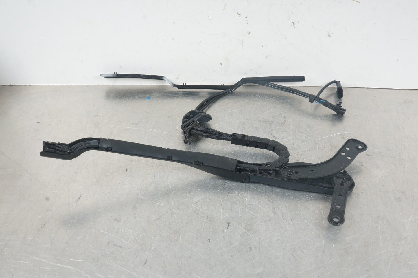 2020 MERCEDES R231 SL550 SL450 SL63 WINDSHIELD WIPER ARM