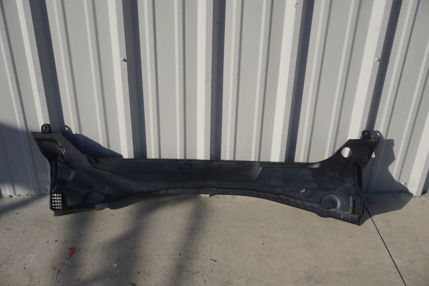 2018 - 2023 BMW X2 F39 FRONT WINDSHIELD COWL VENT COVER PANEL OEM 51717429612