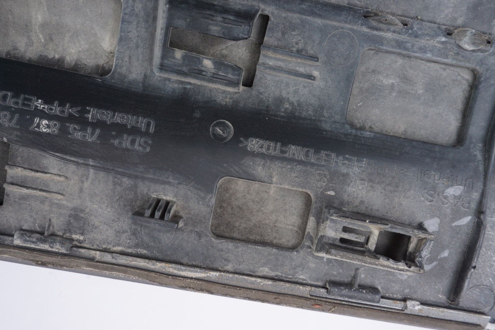 2011 - 2018 PORSCHE CAYENNE - Front Right Lower DOOR Molding / Blade 7P5837788L