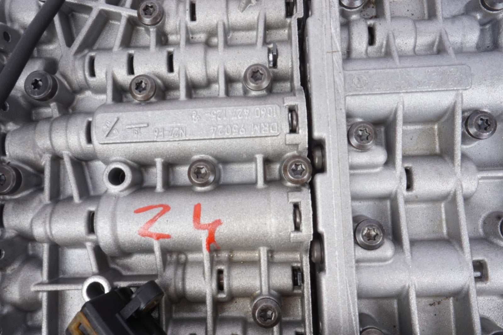 2003 - 2005 BMW Z4 (E85) 3.0L M54 5spd AUTOMATIC TRANSMISSION VALVE BODY