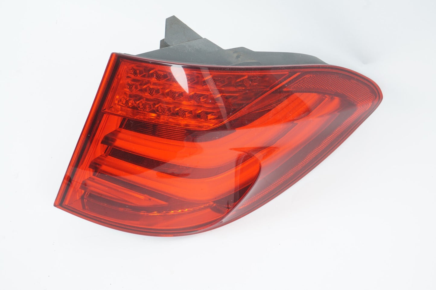 2010 - 2013 BMW 550GT F07 REAR RIGHT PASSENGER SIDE OUTER TAIL LIGHT LAMP OEM