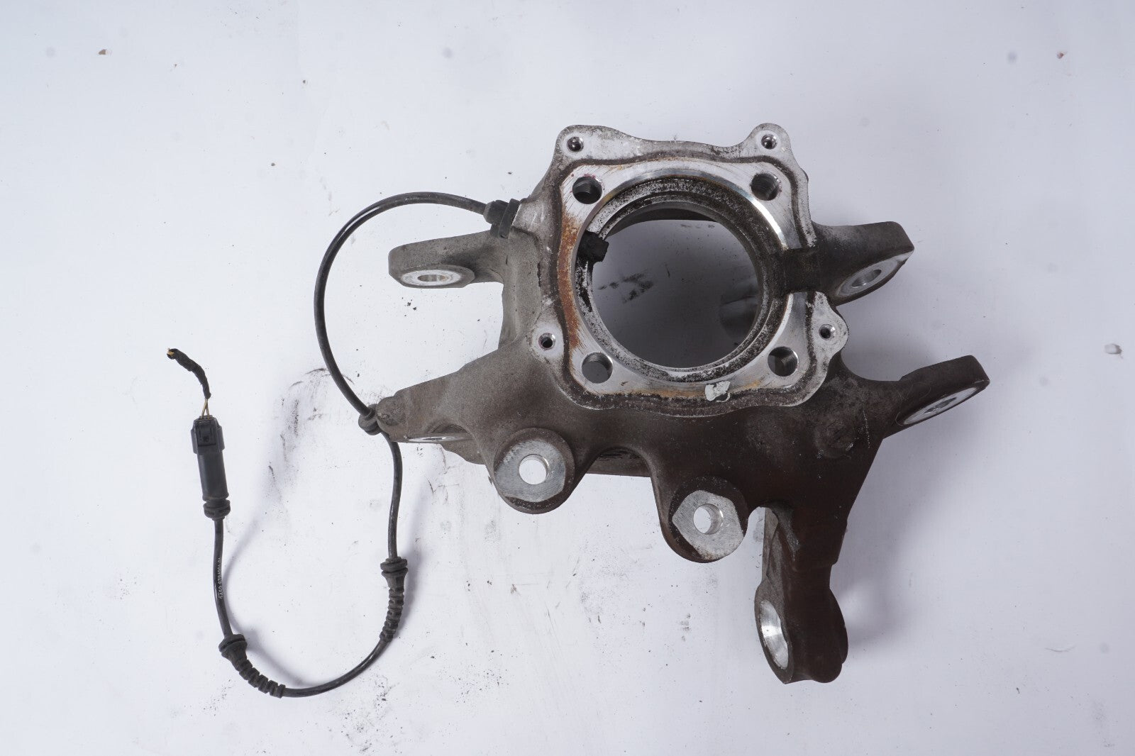 2012 - 2018 BMW 650i 640i Rear Right Spindle Knuckle Wheel Bearing Housing  OEM