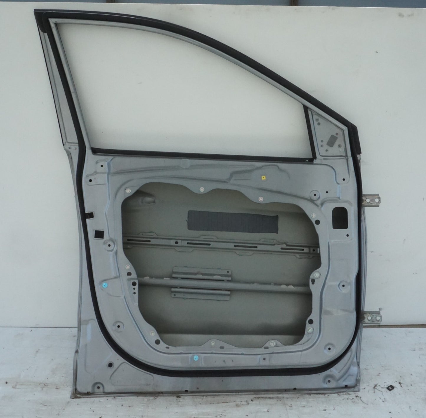 2013-2018 HYUNDAI SANTA FE FRONT LEFT DRIVER SIDE DOOR SHELL OEM