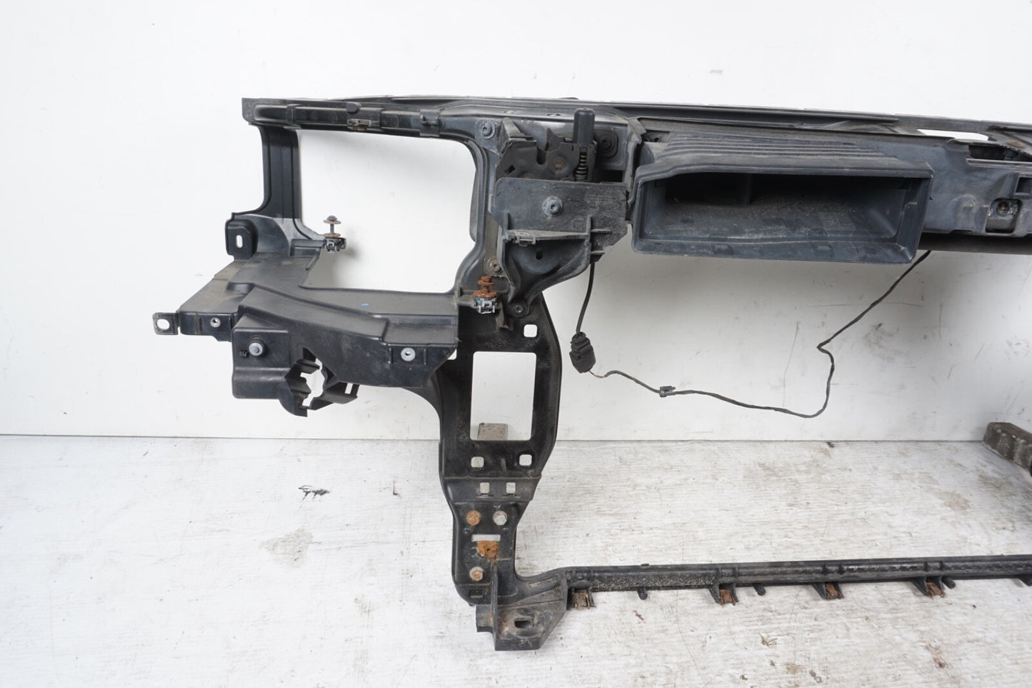 2011 2018 Audi A8 A8L OEM Core Radiator Support 4H0805594E