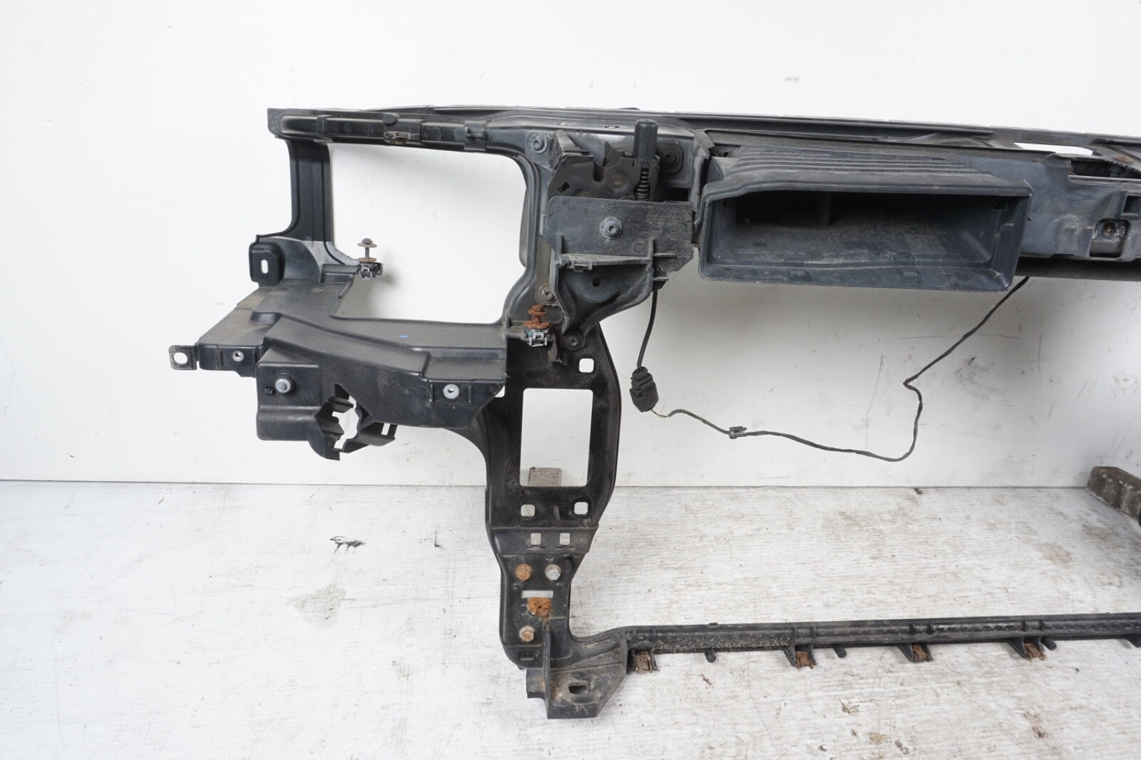 2011 2018 Audi A8 A8L OEM Core Radiator Support 4H0805594E