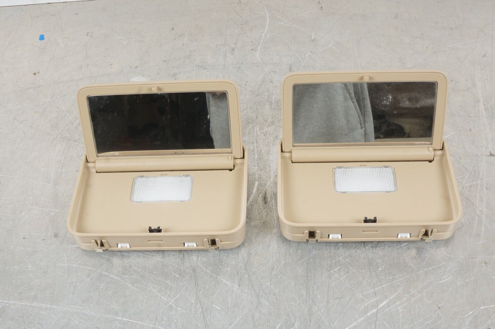 2007 -  2013 Mercedes W221 S550 Rear Left Right Overhead Vanity Mirror Beige