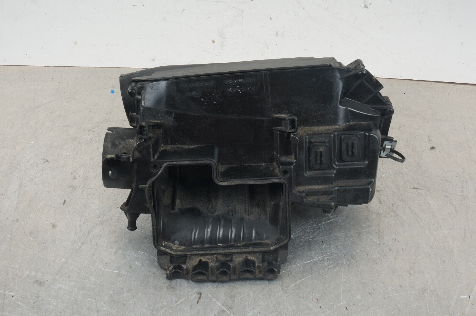12-15 Mercedes W204 C250 Air Intake Cleaner Filter Housing Box 2710901601 OEM