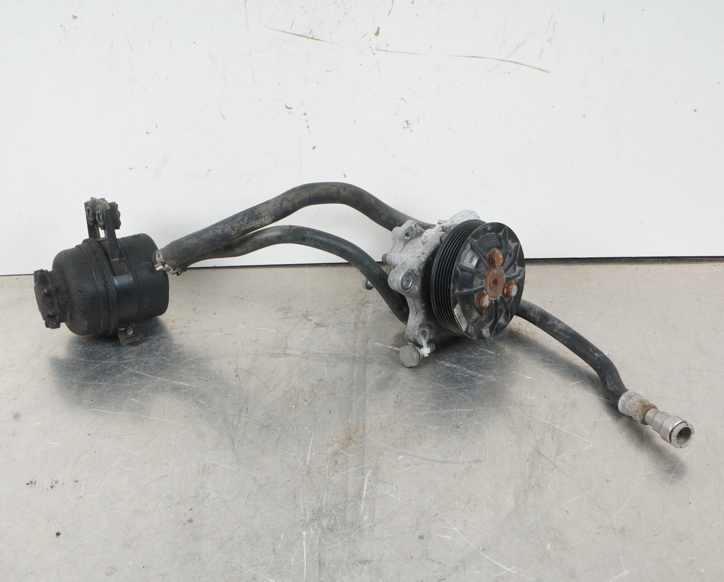 2007-2011 BMW 328I E90 POWER STEERING PUMP RESERVOIR BOTTLE TANK HOSE 6768094