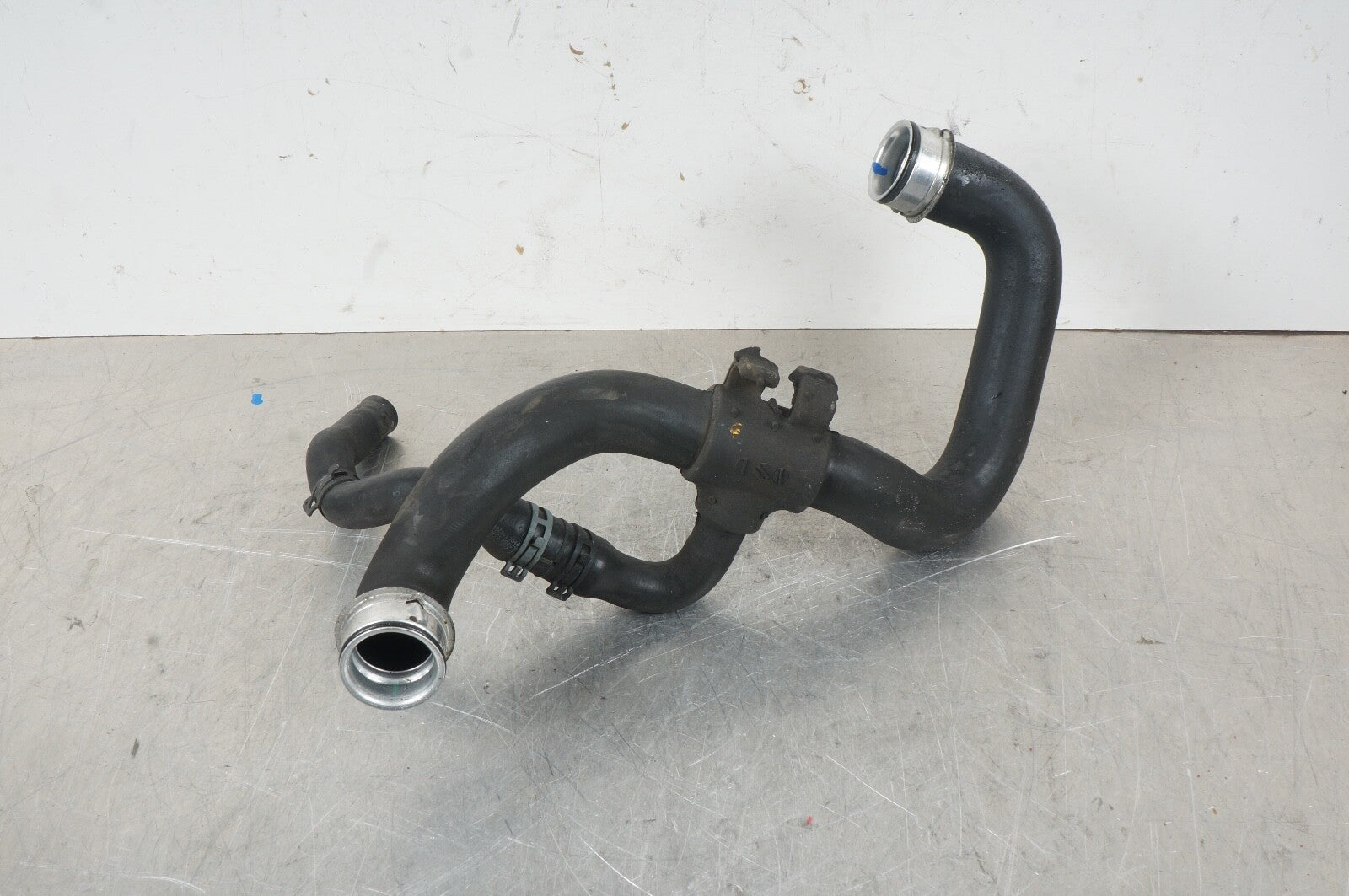 08-11 Mercedes W204 C300 E350 Lower Radiator Cooling Hose Pipe 2045010482 OEM