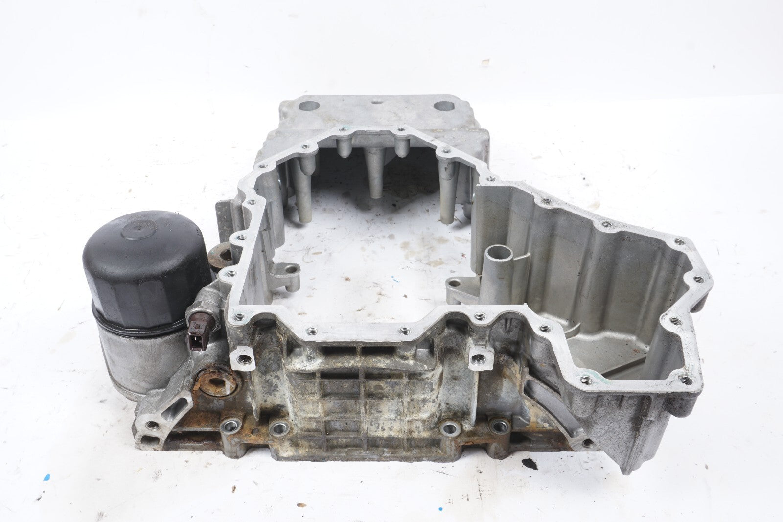 13 - 18 BMW 550I 650I 750I 4.4L N63TU Oil Pan Upper OEM
