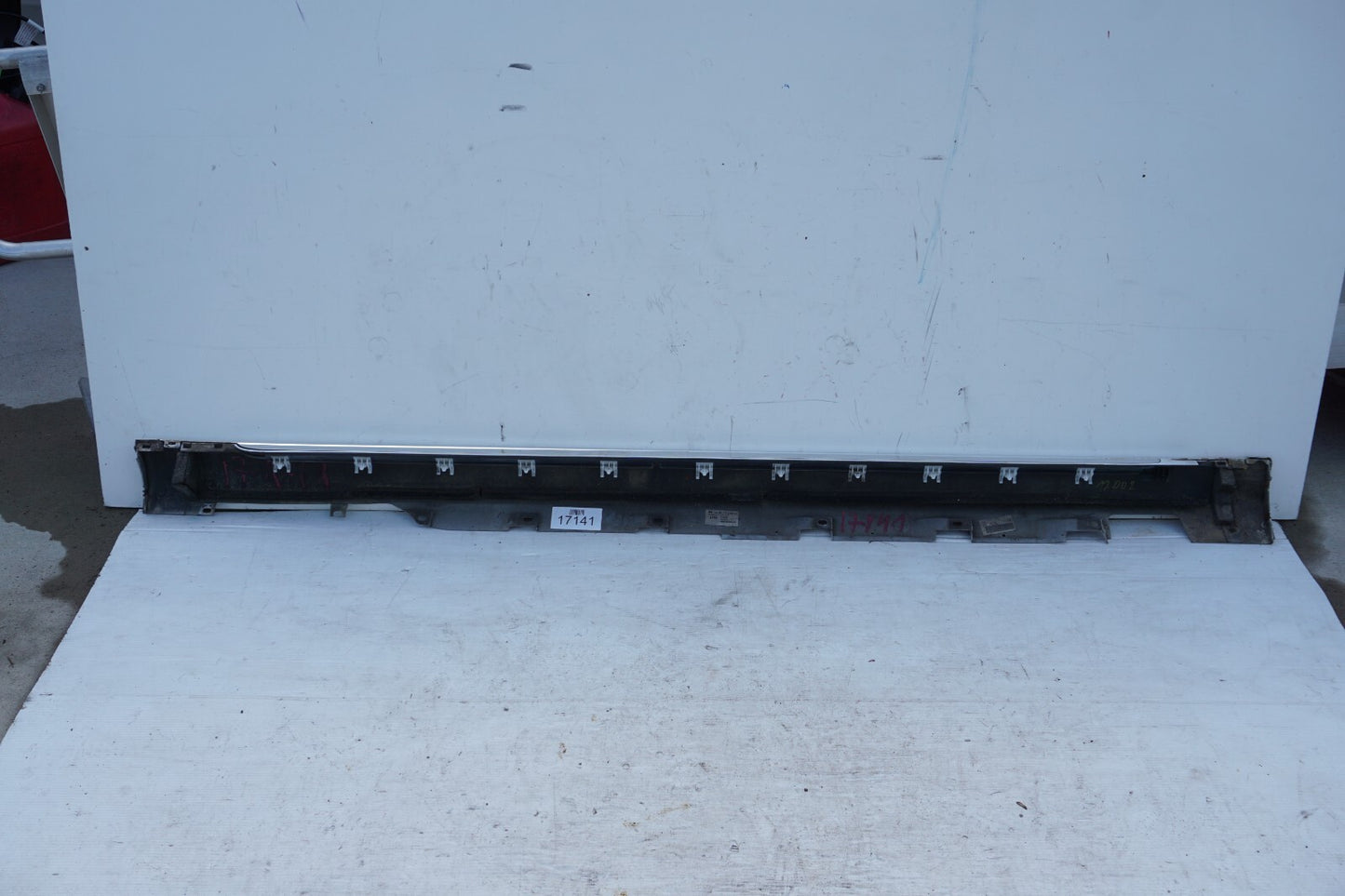 2011 - 2014 AUDI A8L LEFT DRIVER SIDE ROCKER PANEL SKIRT MOLDING OEM