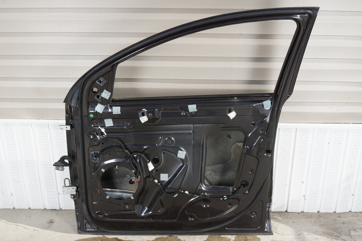 2007 - 2009 AUDI Q7 FRONT RIGHT PASSENGER DOOR SHELL OEM