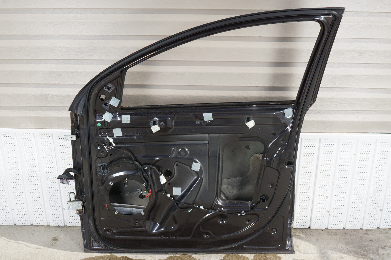 2007 - 2009 AUDI Q7 FRONT RIGHT PASSENGER DOOR SHELL OEM