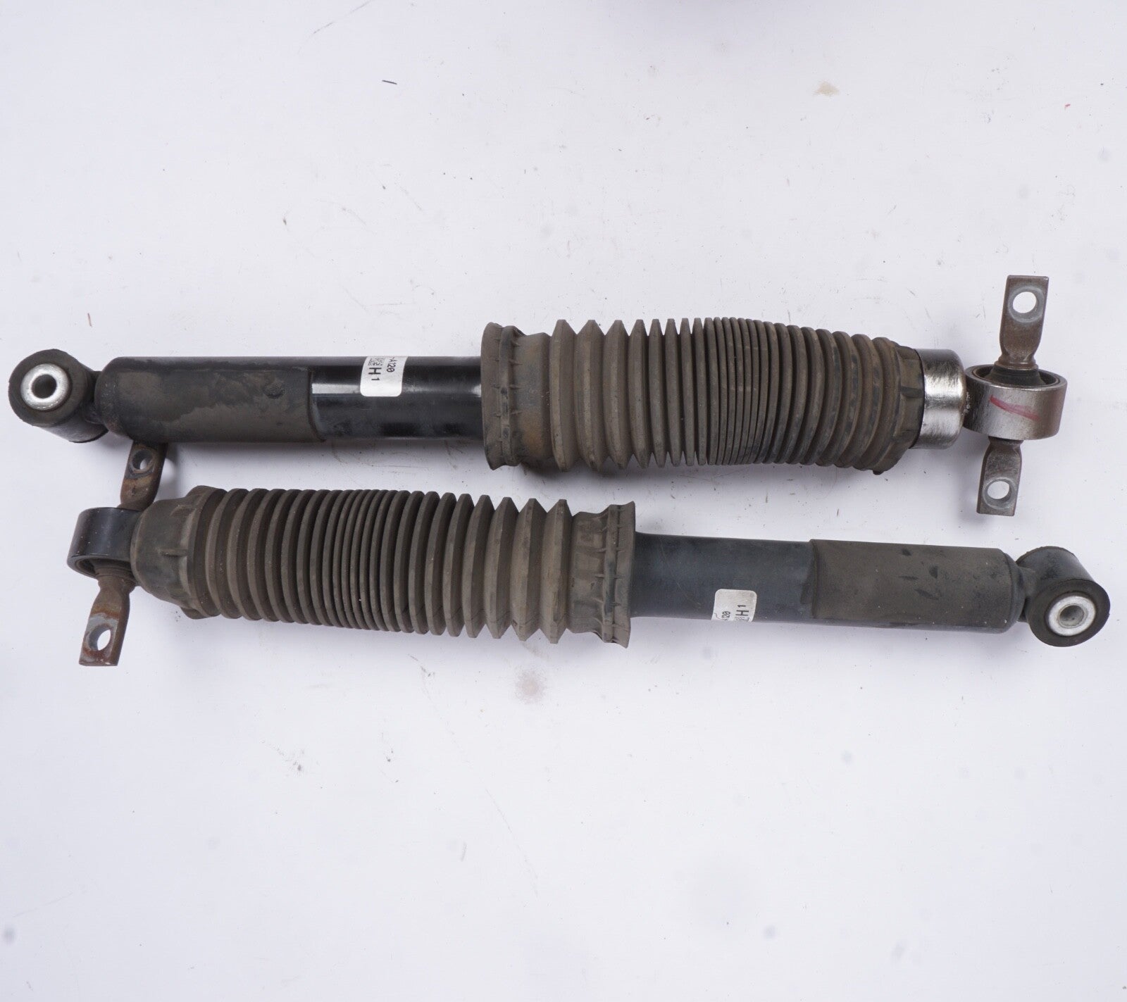 2018 - 2025 HONDA ODYSSEY REAR LEFT & RIGHT SUSPENSION SHOCK ABSORBER OEM