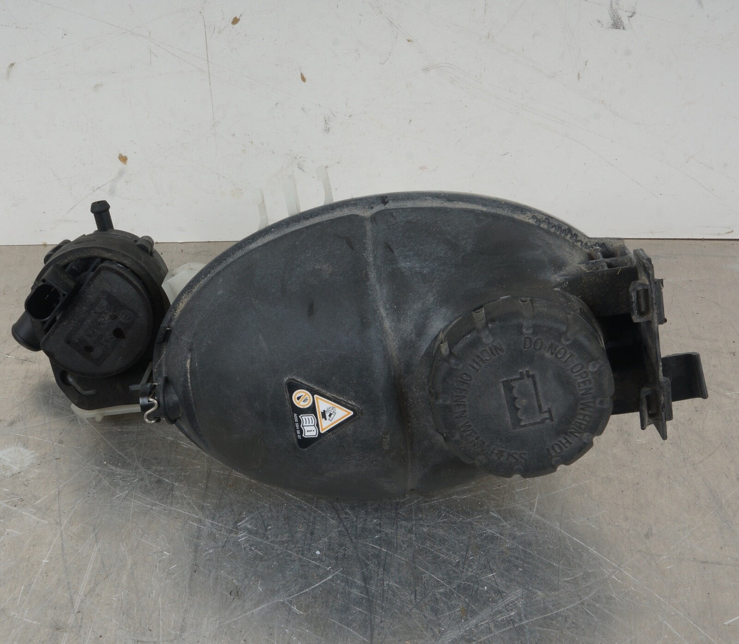 2008-2015 MERCEDES-BENZ W204 C250  COOLANT OVERFLOW EXPANSION RESERVOIR OEM 