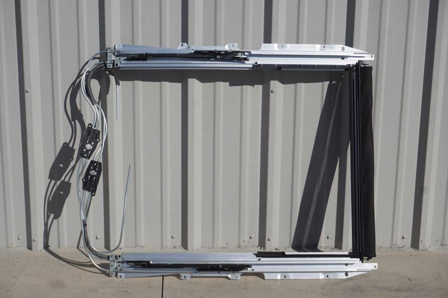 2010 - 2017 Mercedes C207 E200 E350 Coupe Panoramic Sunroof Frame Rail Track
