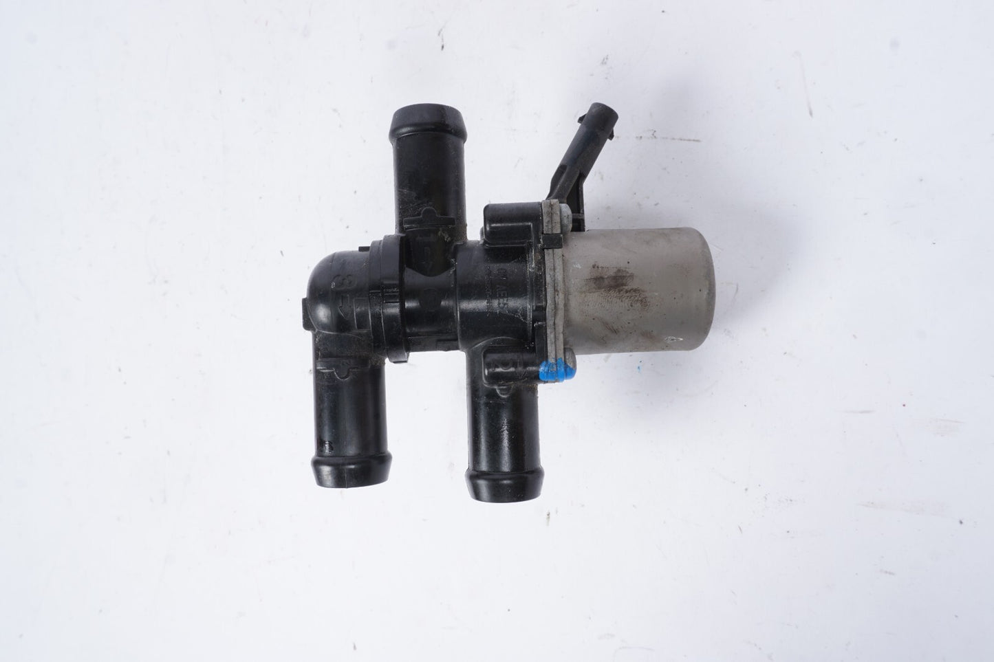 2021-2023 Polestar 2 Heater Water Valve 31684222  OEM