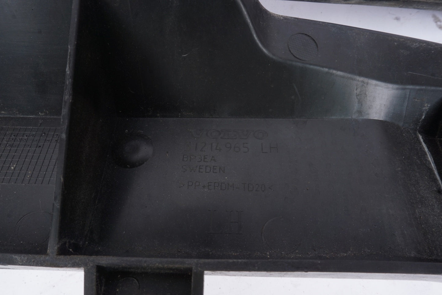 2006-2013 VOLVO C70 CONVERTIBLE LEFT RIGHT INNER BRACKET 31214965