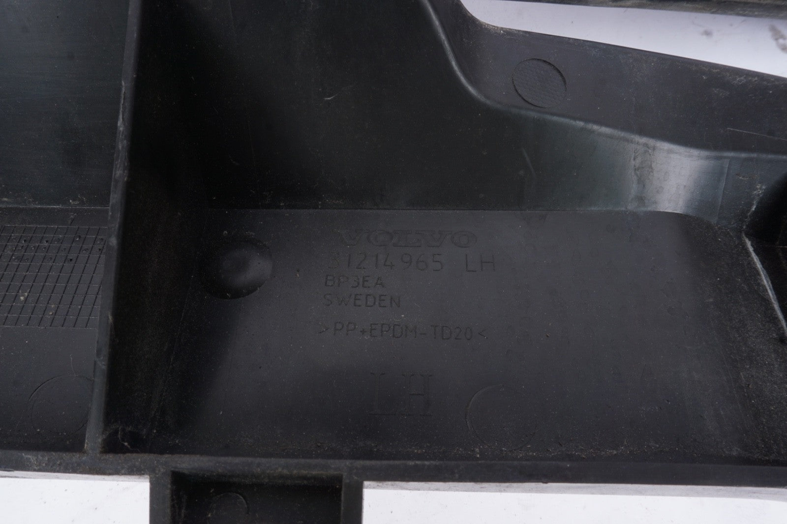 2006-2013 VOLVO C70 CONVERTIBLE LEFT RIGHT INNER BRACKET 31214965