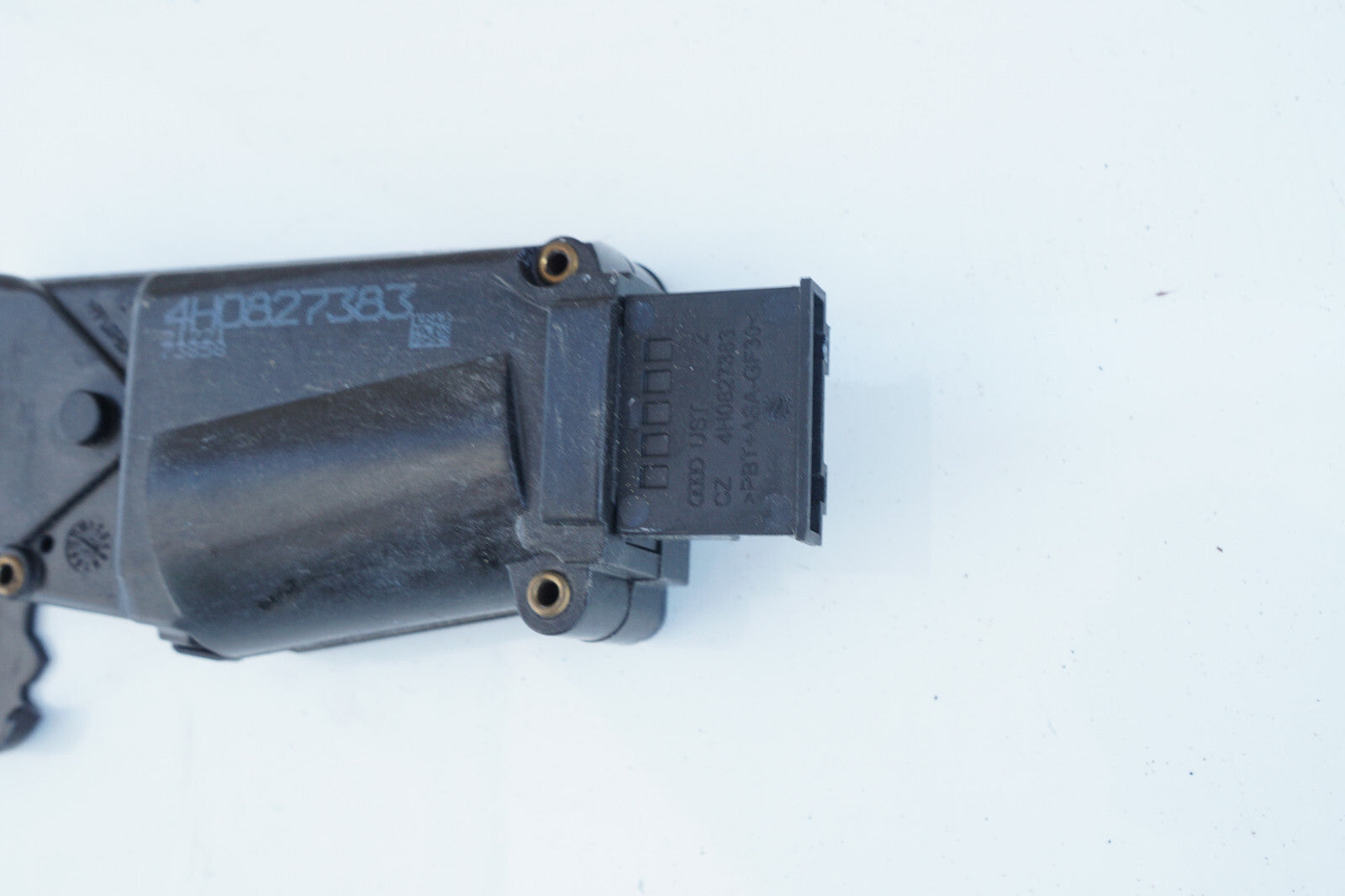 2011 - 2018 AUDI A8L REAR TRUNK LID LOCK LATCH STRIKER PLATE 4H0827383 OEM