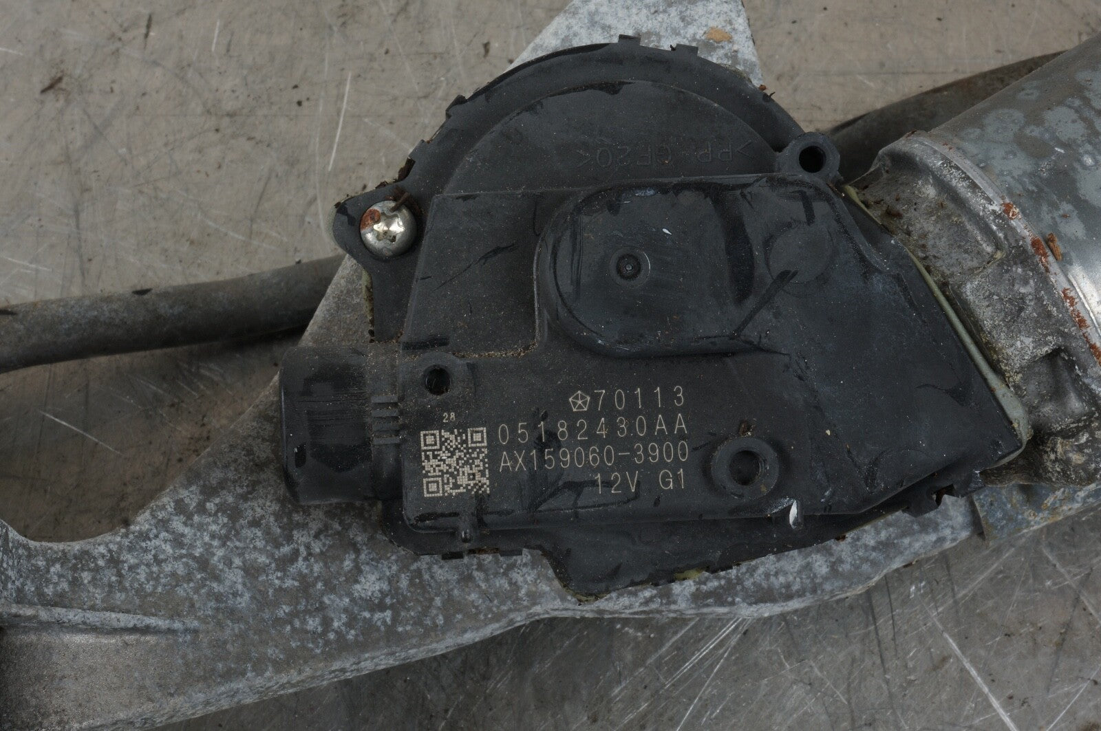 12-17 Fiat 500 Windshield Wiper Transmission Linkage Motor 05182430AA OEM