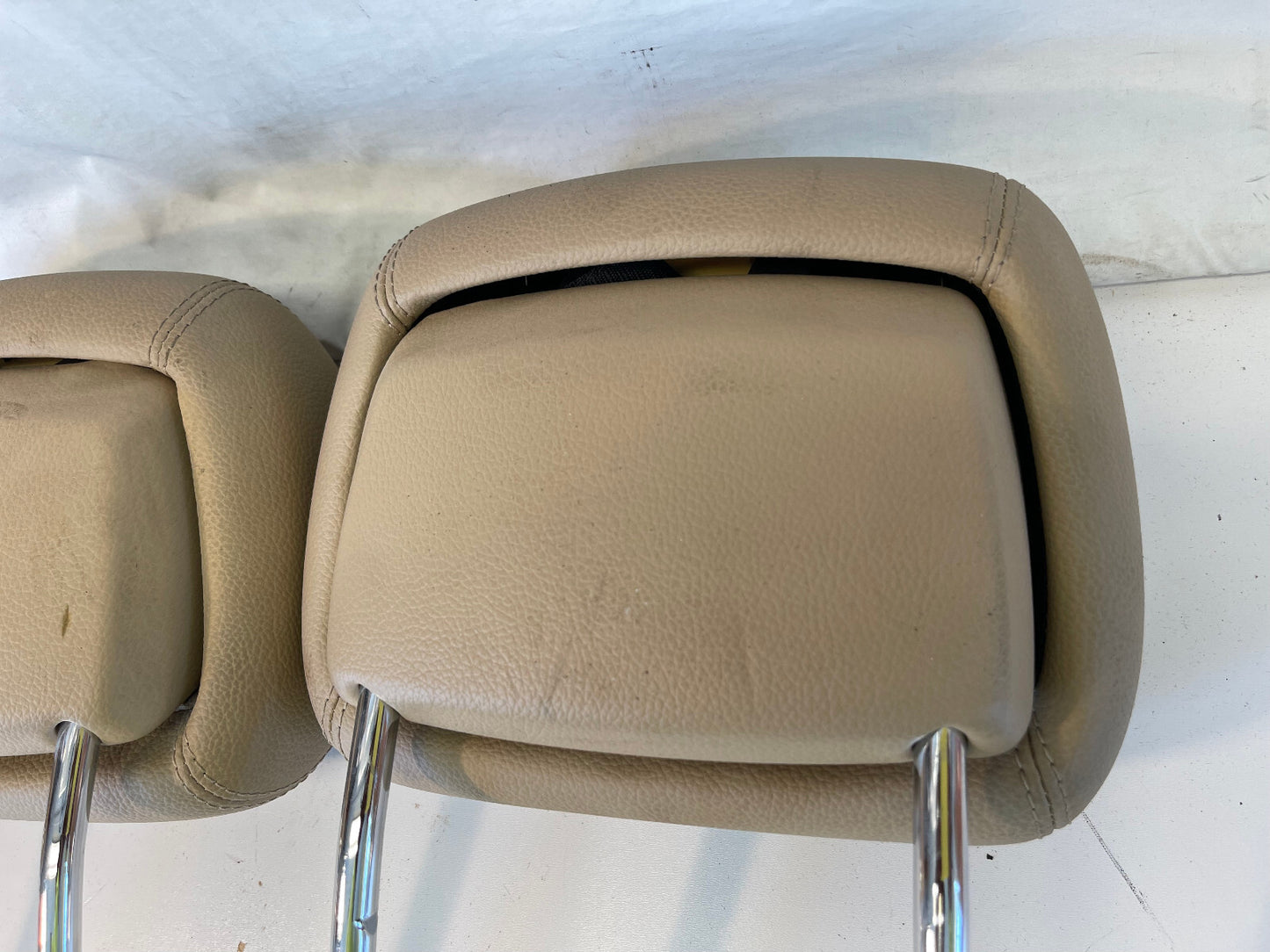 06-10 MERCEDES BENZ R350 R500 W251 FRONT SEAT HEADREST LEFT & RIGHT SET OEM