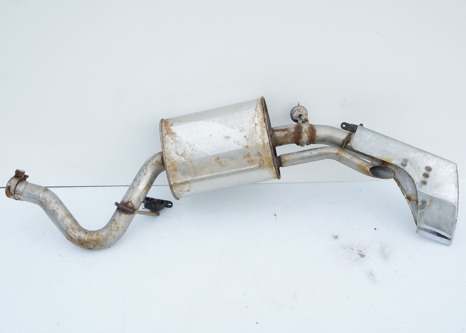 2010 - 2020 Bentley Mulsanne Rear Left Muffler Silencer Exhaust Pipe Tube