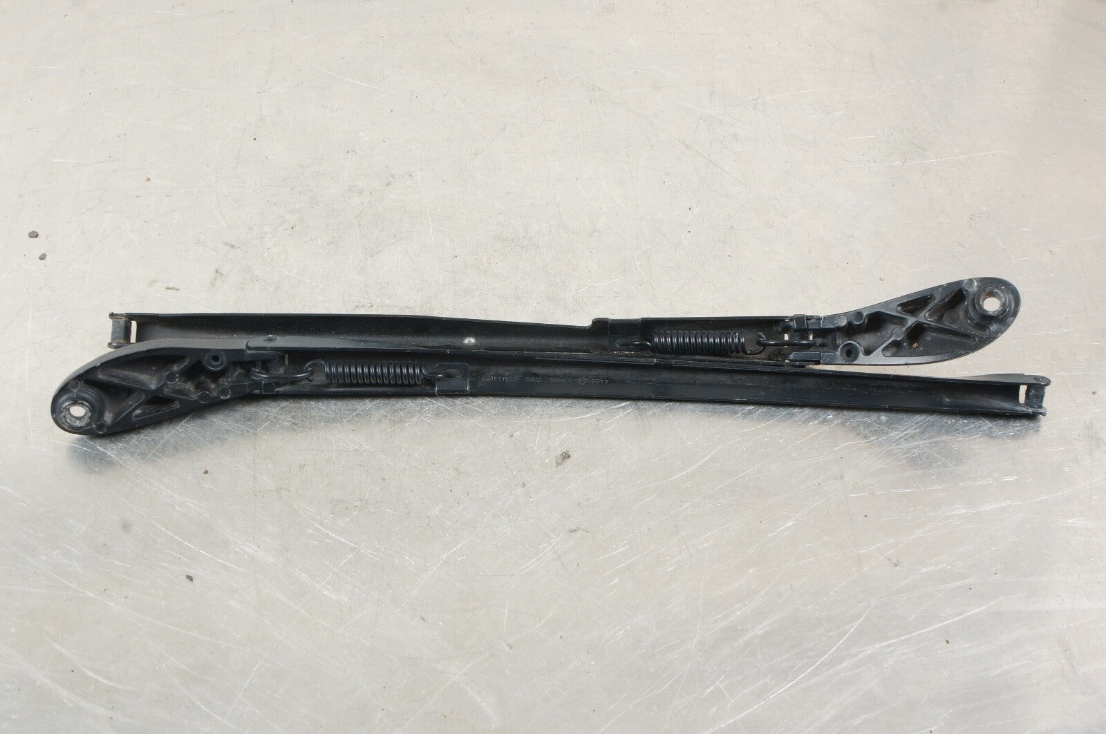 04-10 AUDI A8 FRONT LEFT & RIGHT WINDSHIELD WIPER ARM SET OF 2 4E1955408B OEM