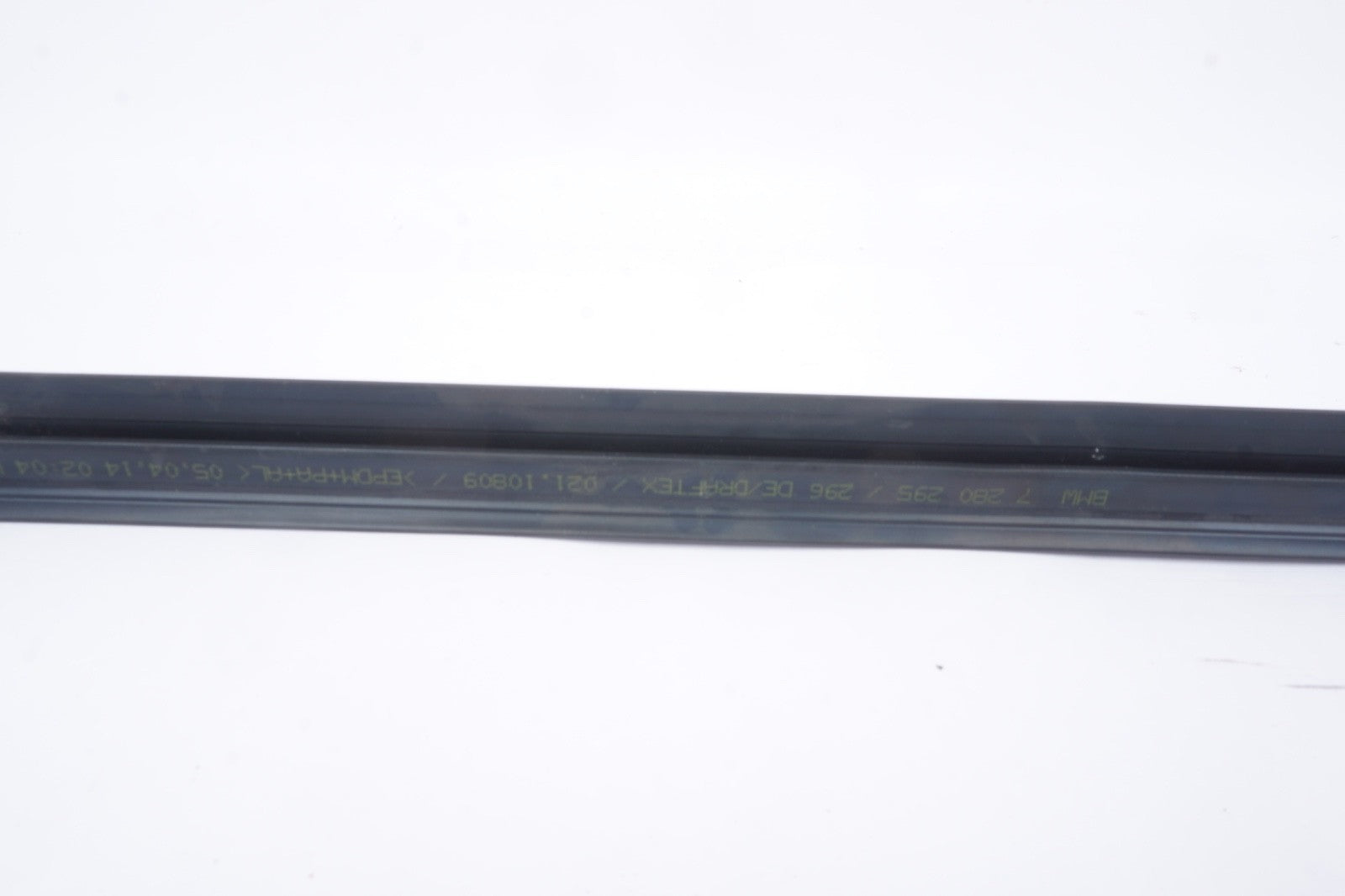 2014-2016 BMW 428I Convertible  - REAR LEFT Quarter Panel Window SEAL / TRIM