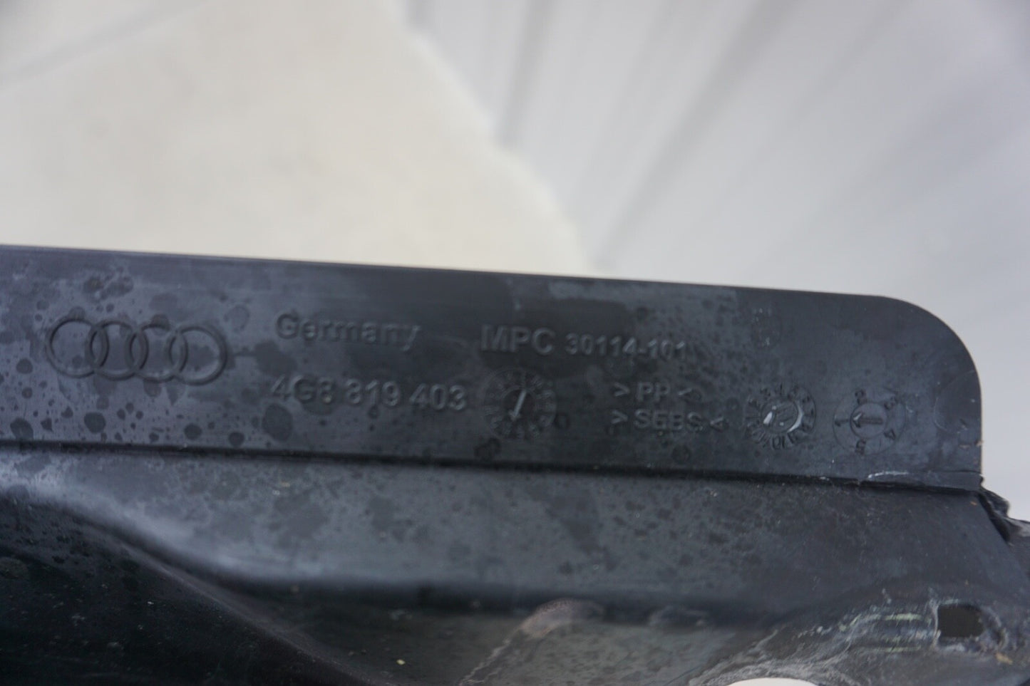 2012-2014 2016-2018 AUDI A7 QUATTRO - RAIN TRAY / Water Deflector 4G8819403F