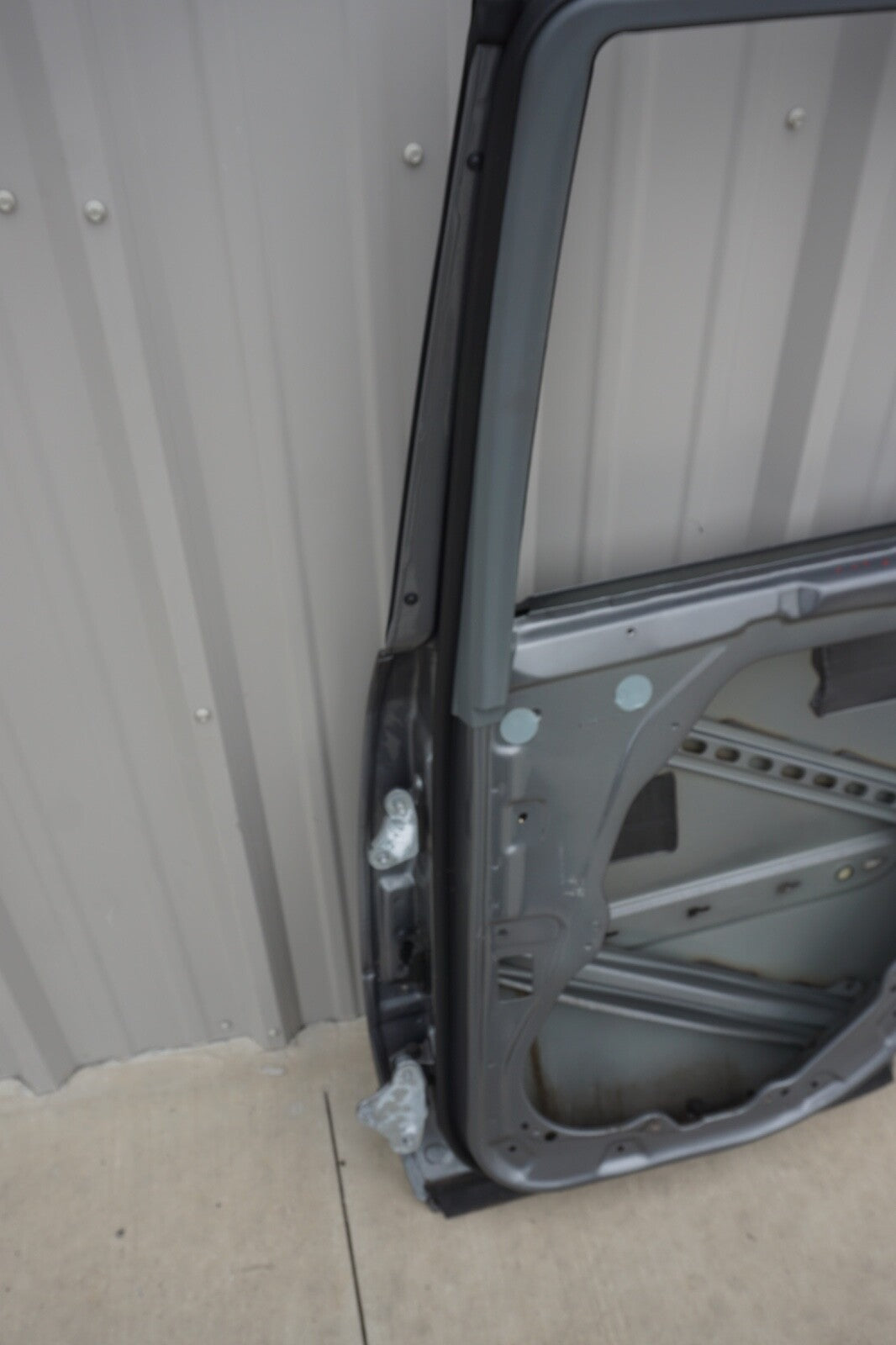 06 - 11 Mercedes W164 ML63 ML350 ML500 REAR RIGHT PASSENGER SIDE DOOR SHELL OEM