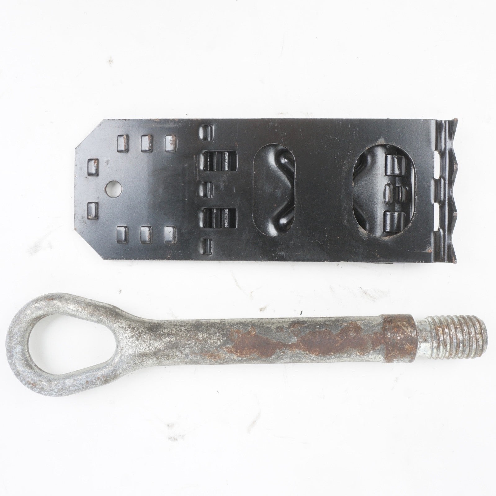 2007 - 2013 Mercedes-Benz S63 S550 W221 Tow Hook 2213150061 OEM