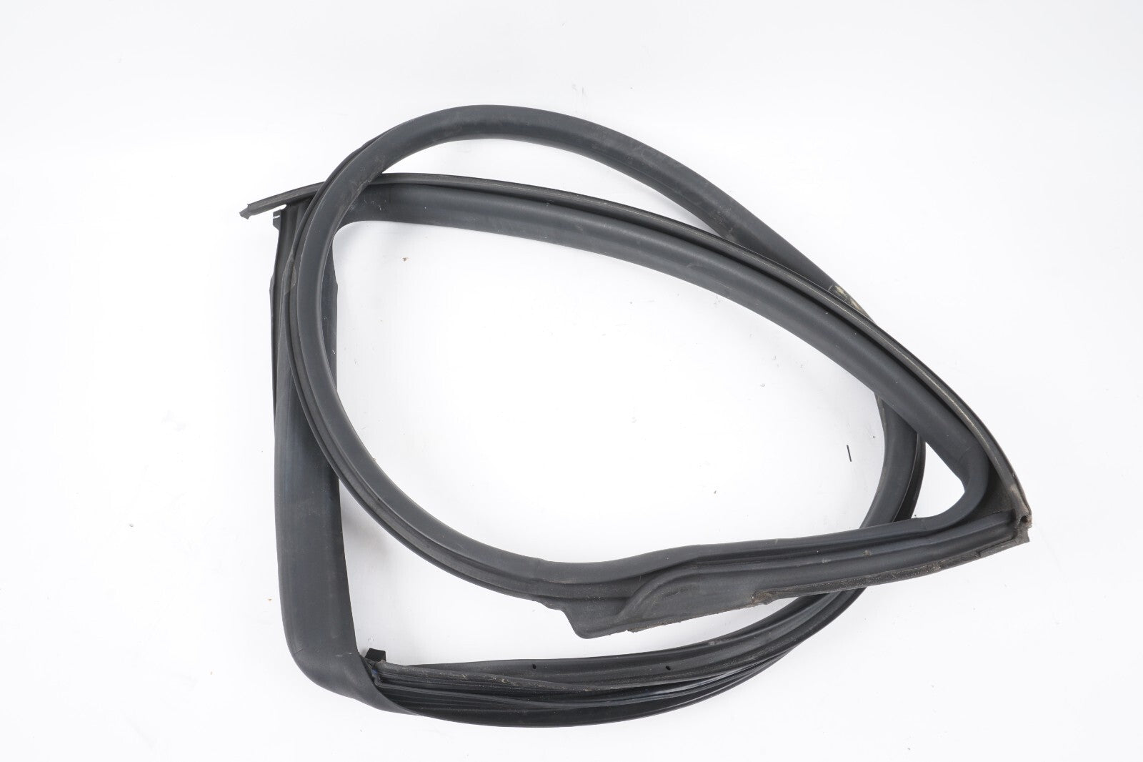 2014-2019 MASERATI GHIBLI REAR LEFT DRIVER SIDE DOOR WEATHERSTRIP SEAL OEM