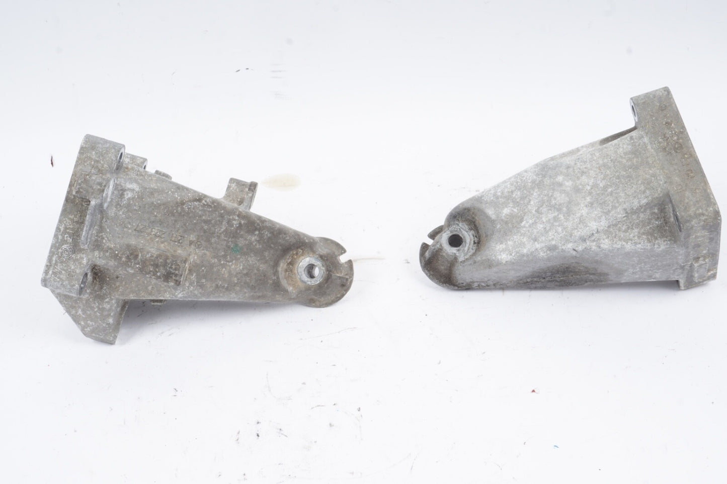 12-15 Mercedes W204 C250 Engine Motor Bracket Mount Right & Left Set of 2 OEM