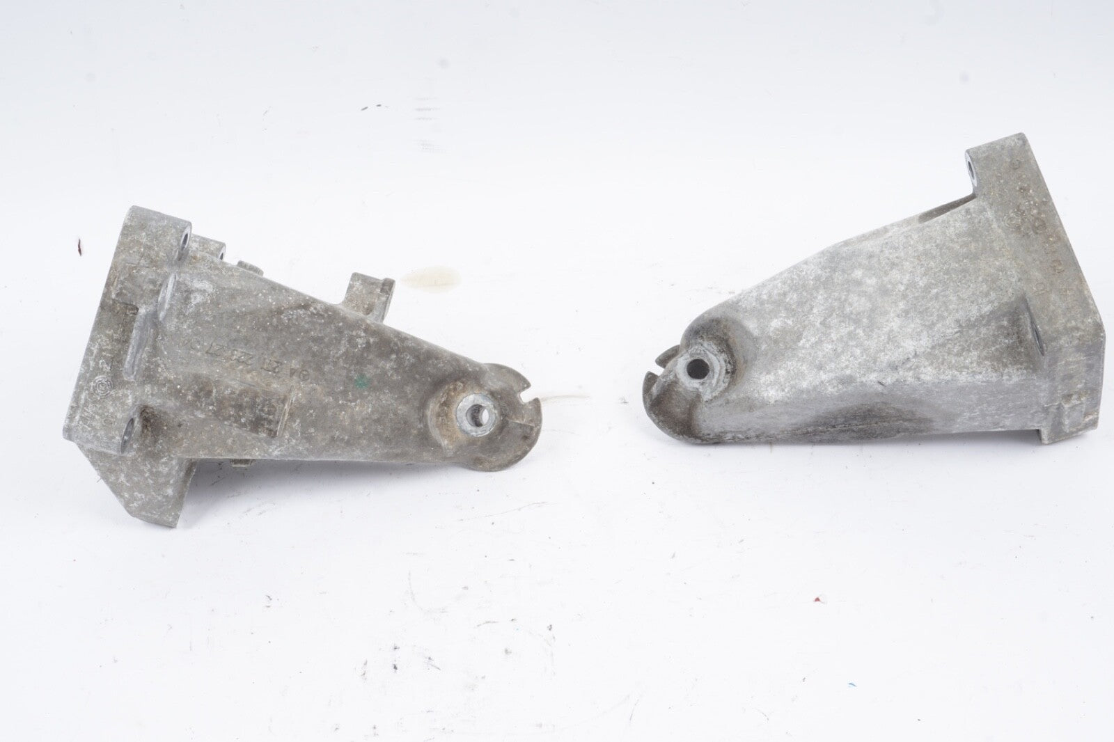 12-15 Mercedes W204 C250 Engine Motor Bracket Mount Right & Left Set of 2 OEM
