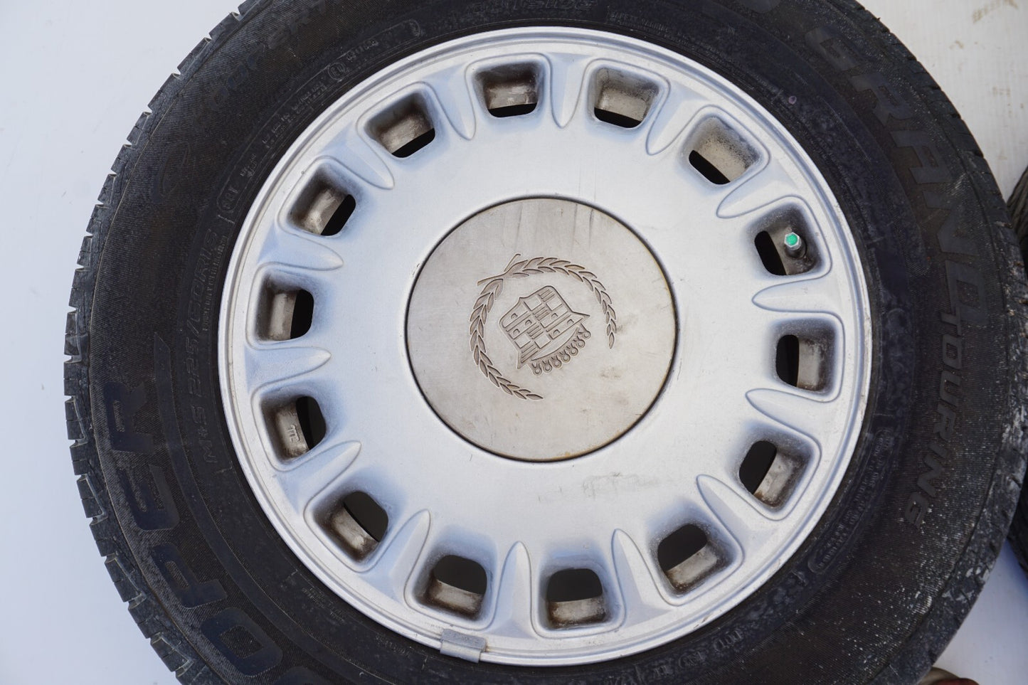 1987 - 1993 Cadillac Allante ALLOY WHEEL RIM & TIRE 225/60R16 OEM