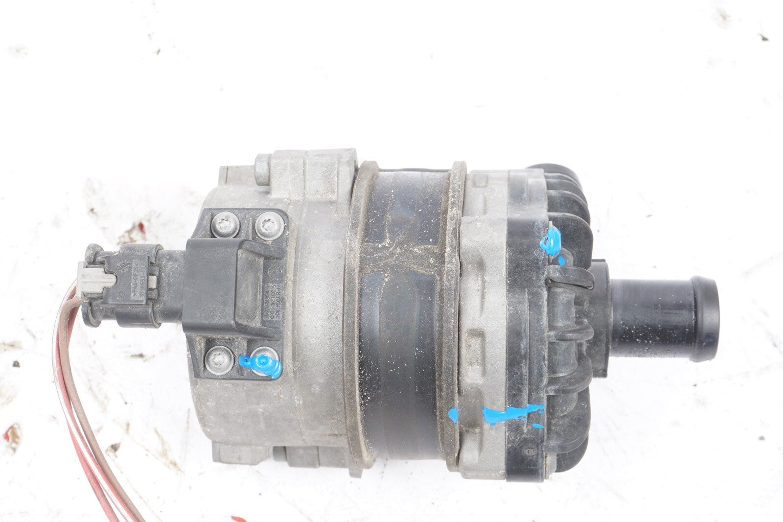 2012 - 2017 Audi A7 Auxiliary Water Pump 8K0965567  OEM