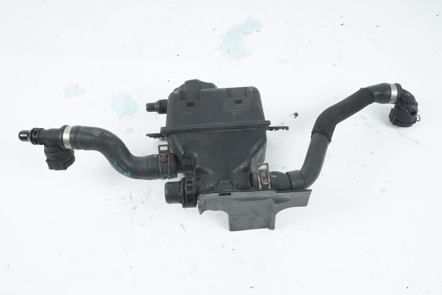 2012 - 2016 BMW 650i ENGINE COOLANT RESERVOIR EXPANSION TANK 17137632212  OEM