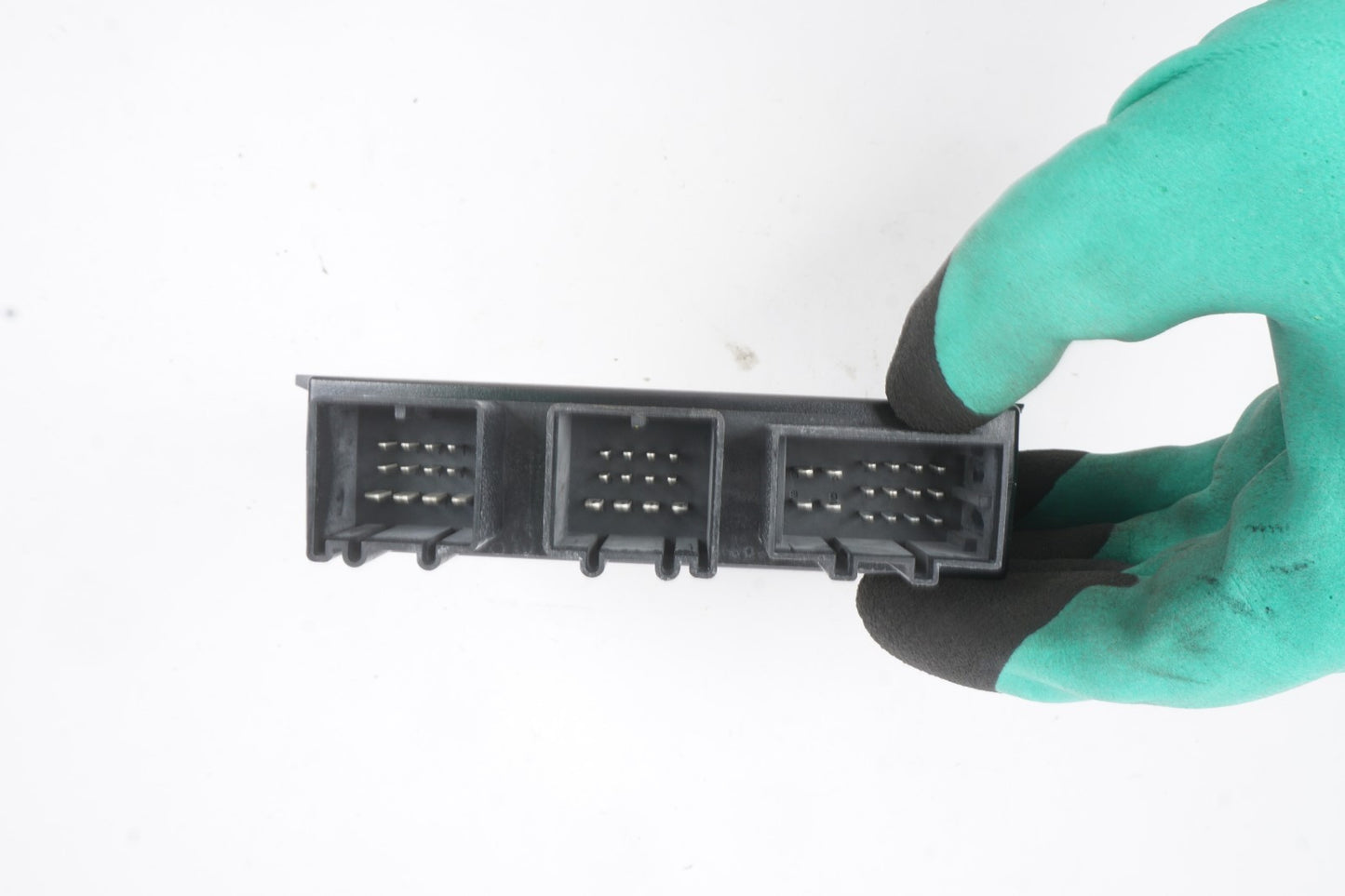 2012-2016 Mercedes ML GL Trailer Towing Control Module Unit A2469005501  OEM