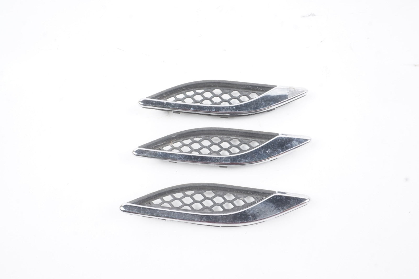 2014 - 2019 Maserati Ghibli Front Right Fender Vent Grille Trim Set OEM