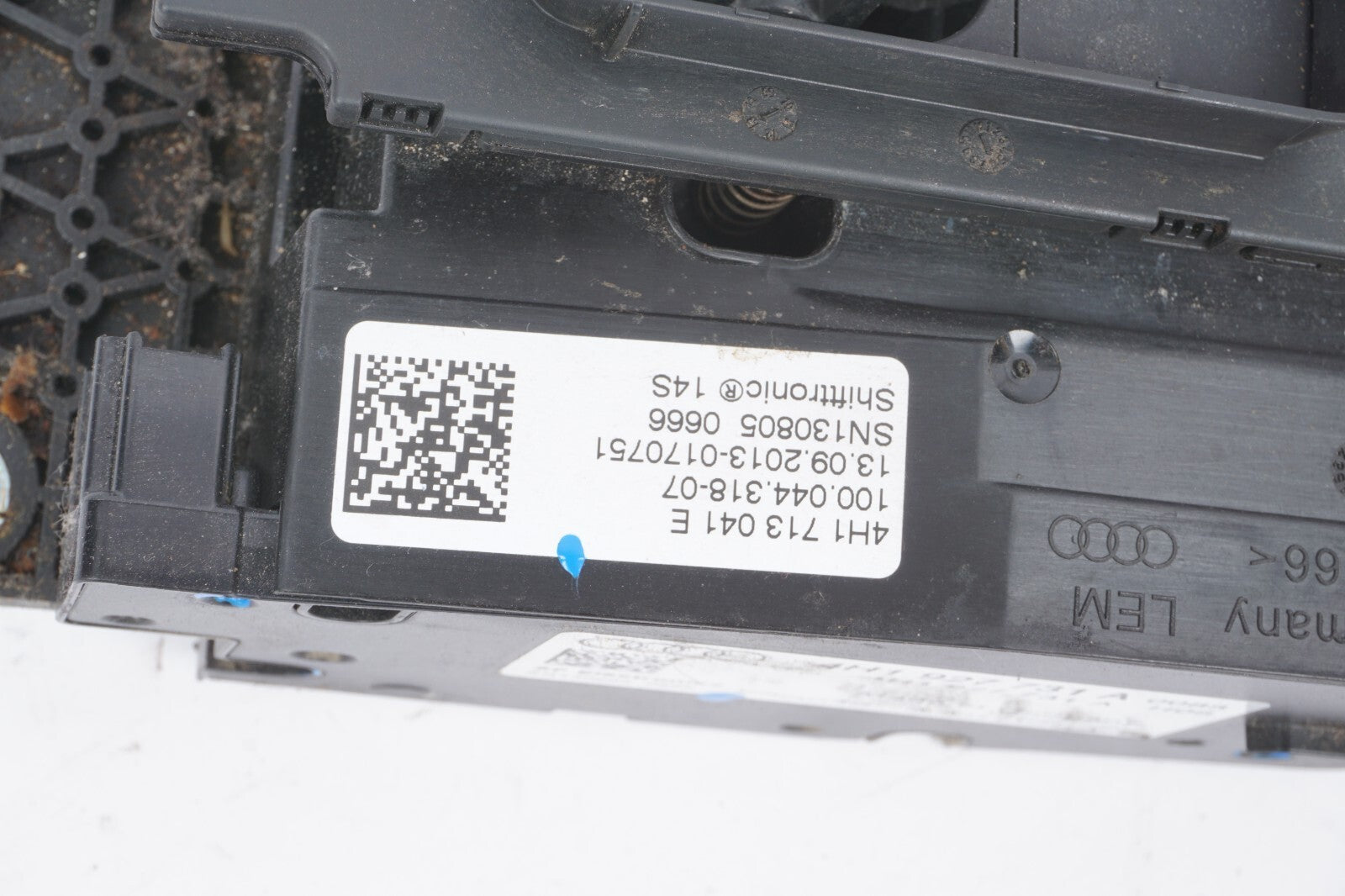 2011 - 2017 Audi A8L A8 Shifter Gear Selector Automatic Transmission  OEM