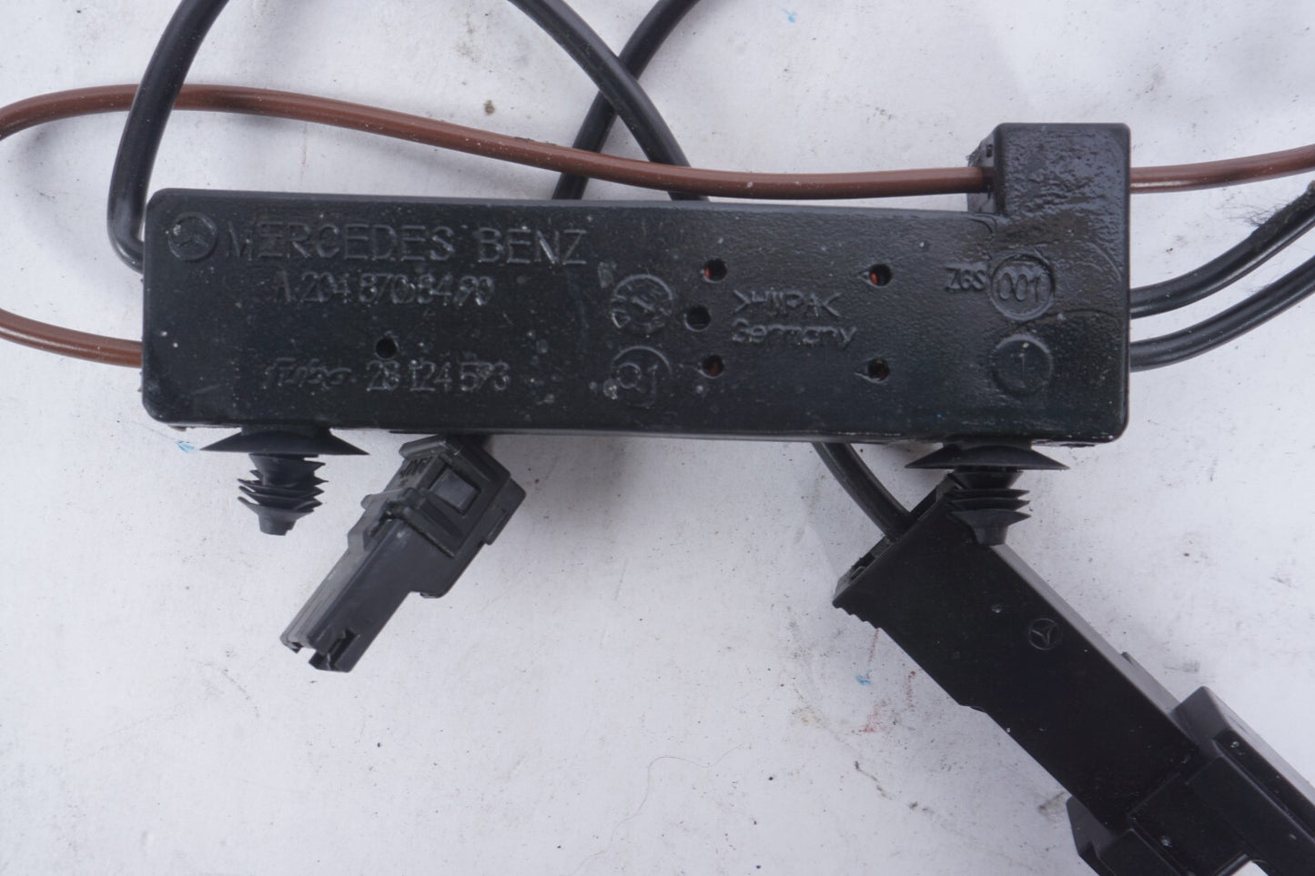 08-14 Mercedes C250 C300 C350 Radio Antenna Noise Filter 2048708490 OEM