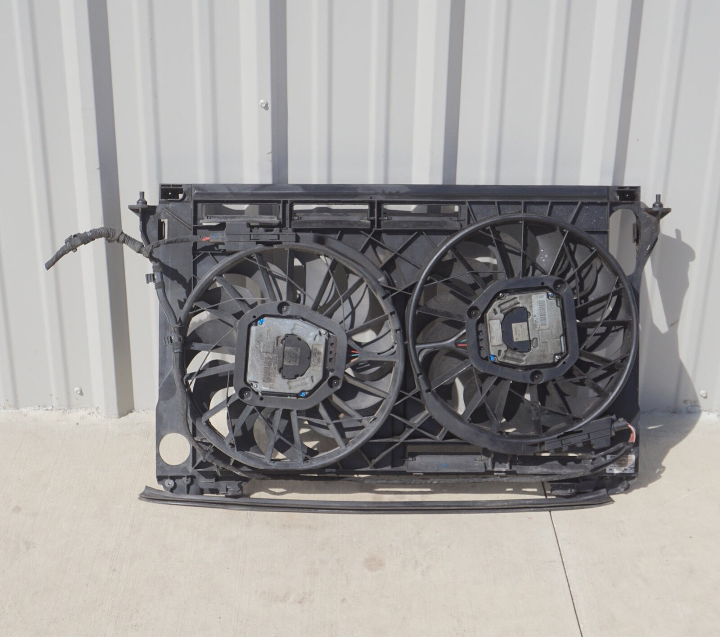 2004 - 2010 AUDI A8L A8 L QUATTRO 4.2L ENGINE COOLING FAN OEM