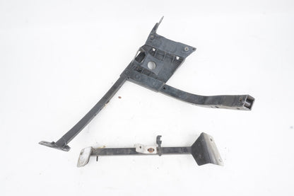 2004 - 2010 AUDI QUATTRO A8  Right Fender Mount Bracket Assembly