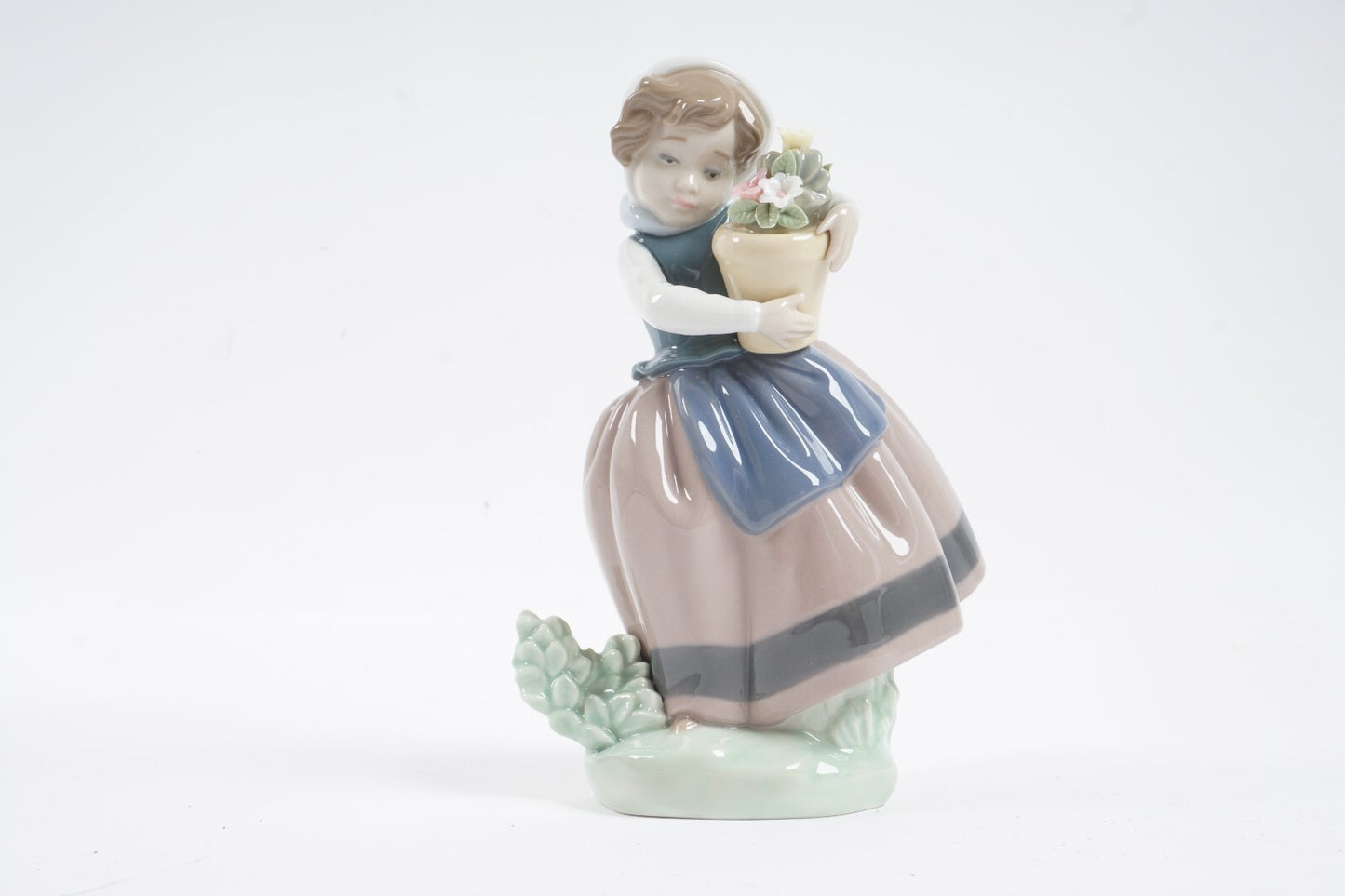 New Lladro "Spring is Here" (Linda Con Maceta) 05223 Retired MIB Girl & Flowers
