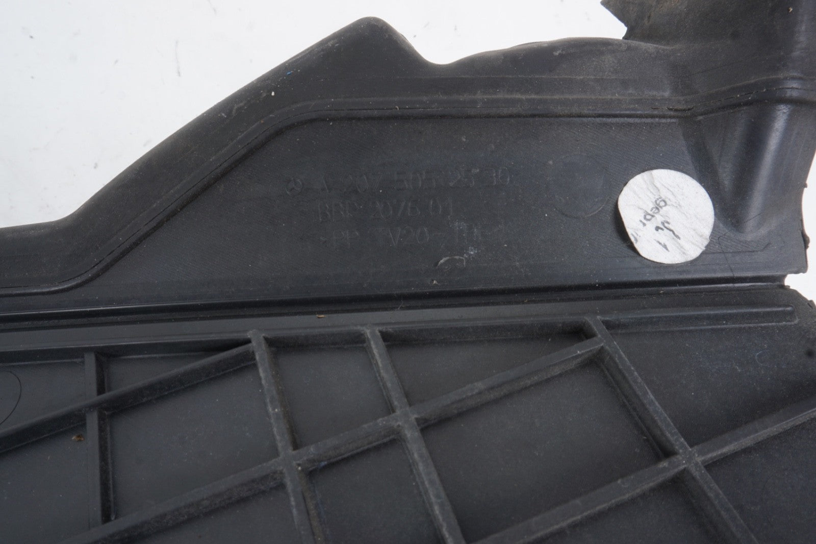 10-17 Mercedes W207 E350 E400 Radiator Support Baffle Air Duct 2075052530 OEM