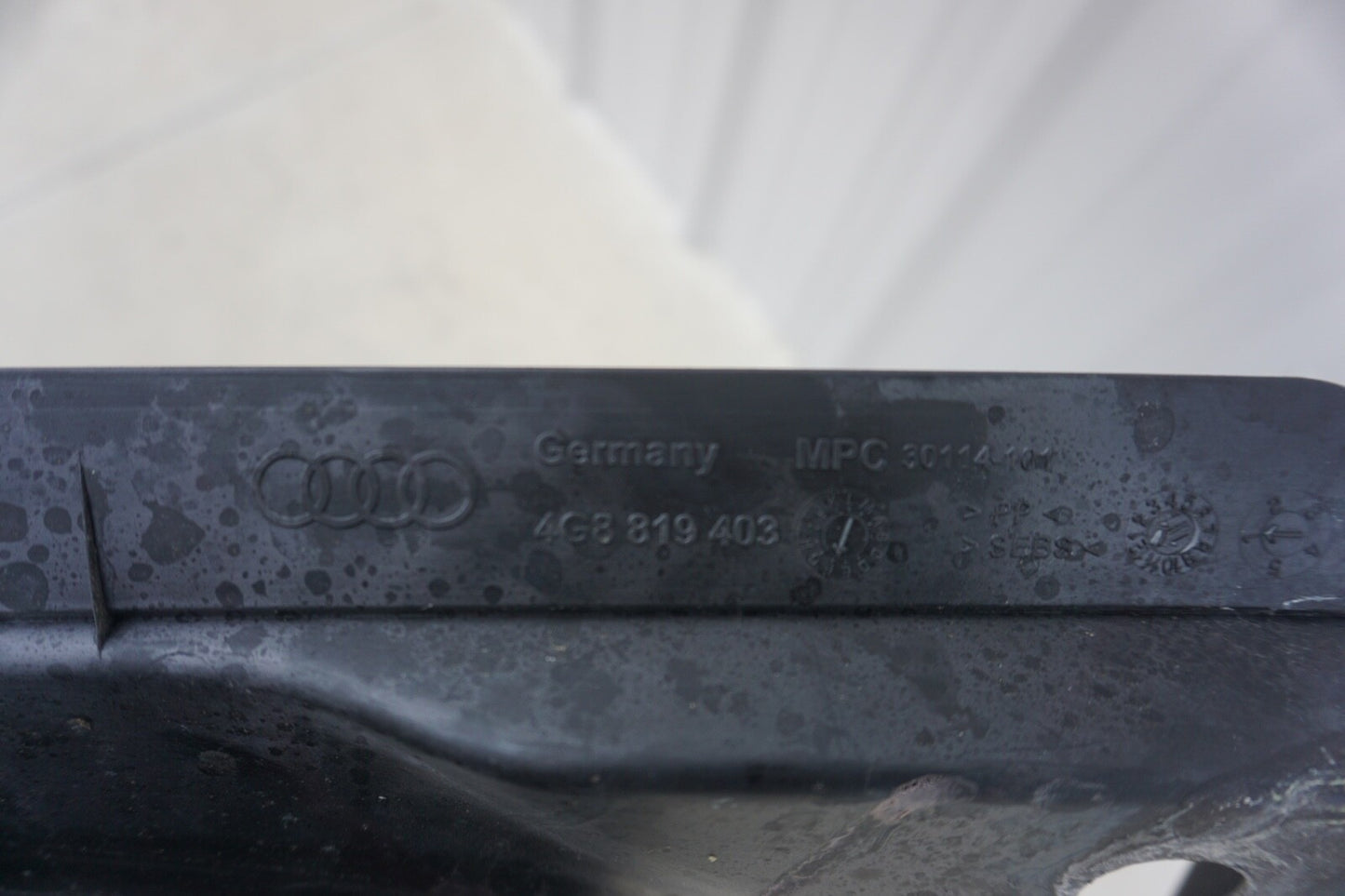 2012-2014 2016-2018 AUDI A7 QUATTRO - RAIN TRAY / Water Deflector 4G8819403F