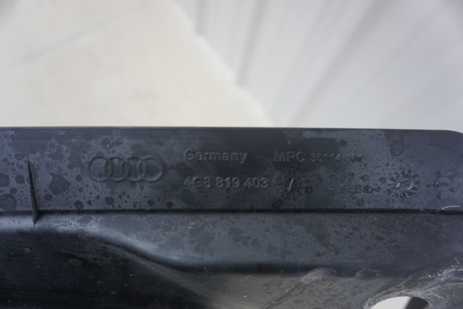 2012-2014 2016-2018 AUDI A7 QUATTRO - RAIN TRAY / Water Deflector 4G8819403F