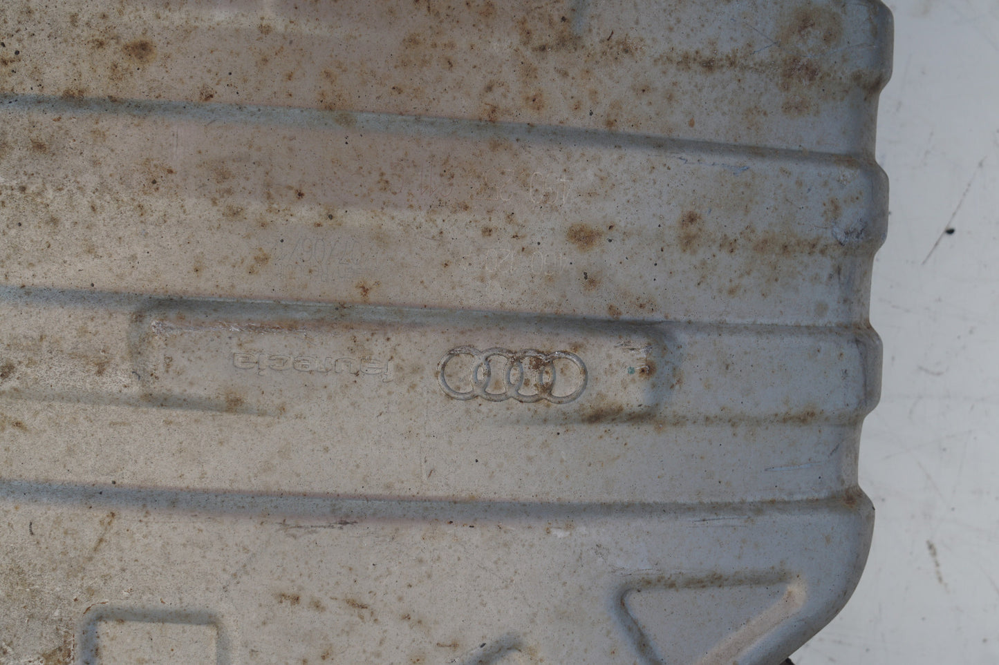 2011  2012 AUDI A8 L 4.2L REAR RIGHT PASSENGER SIDE EXHAUST MUFFLER OEM