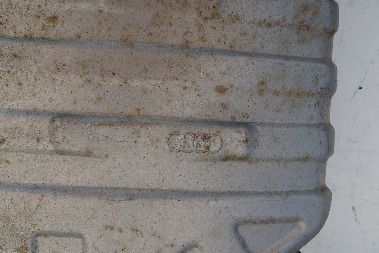 2011  2012 AUDI A8 L 4.2L REAR RIGHT PASSENGER SIDE EXHAUST MUFFLER OEM